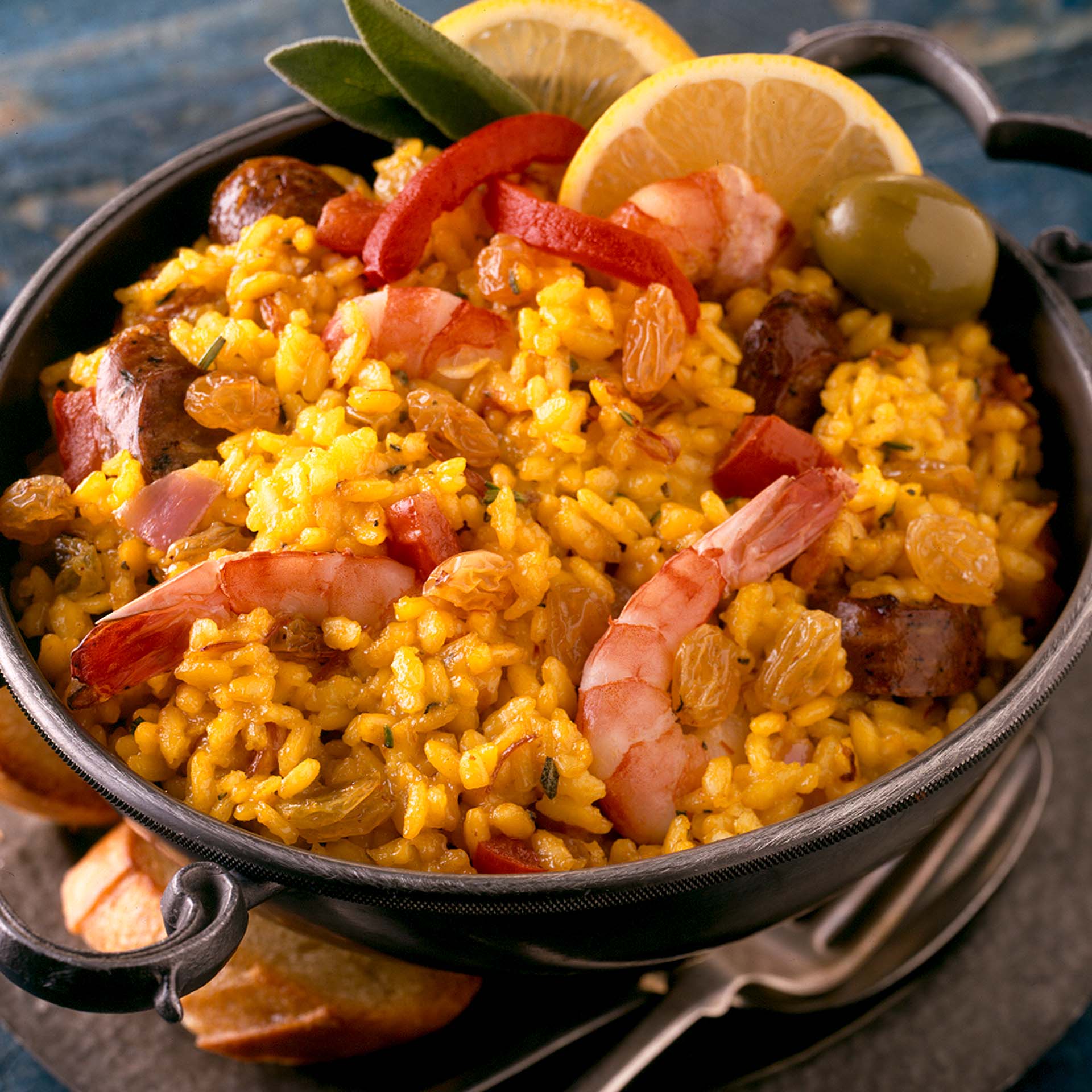 Spanish Mountain Paella with California Golden Raisins – DelicioUS!