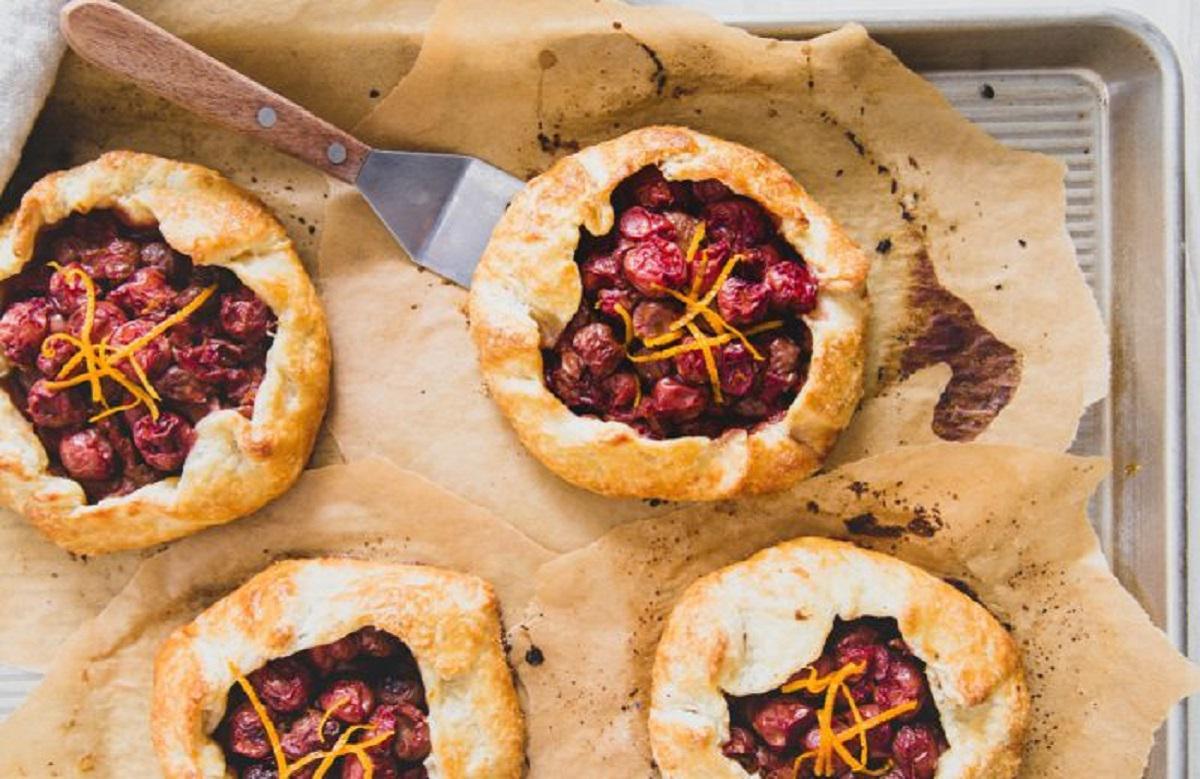 Mini Tart Cherry Galettes – DelicioUS!