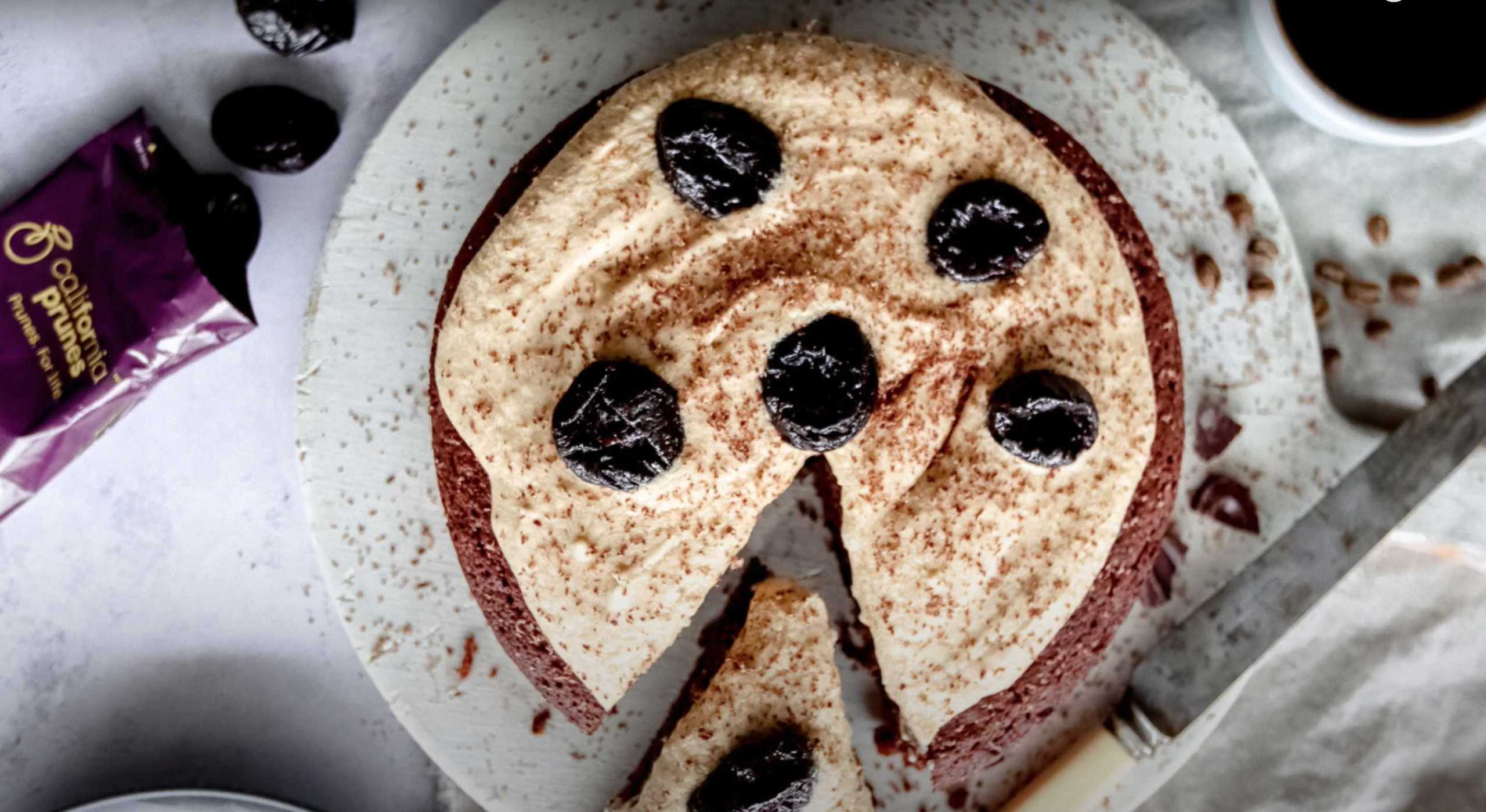 All the Flavor, Half the Fat Chocolate Cake – DelicioUS!