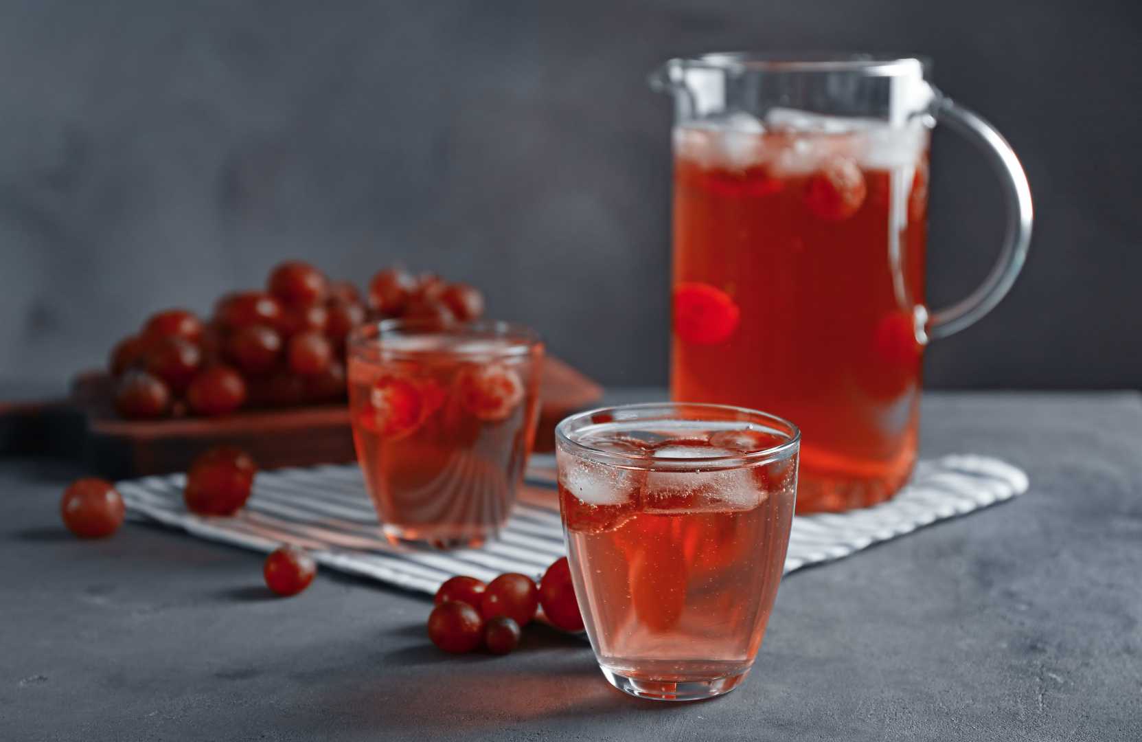 Sparkling Hibiscus Tea with Grapes and Mint DelicioUS!