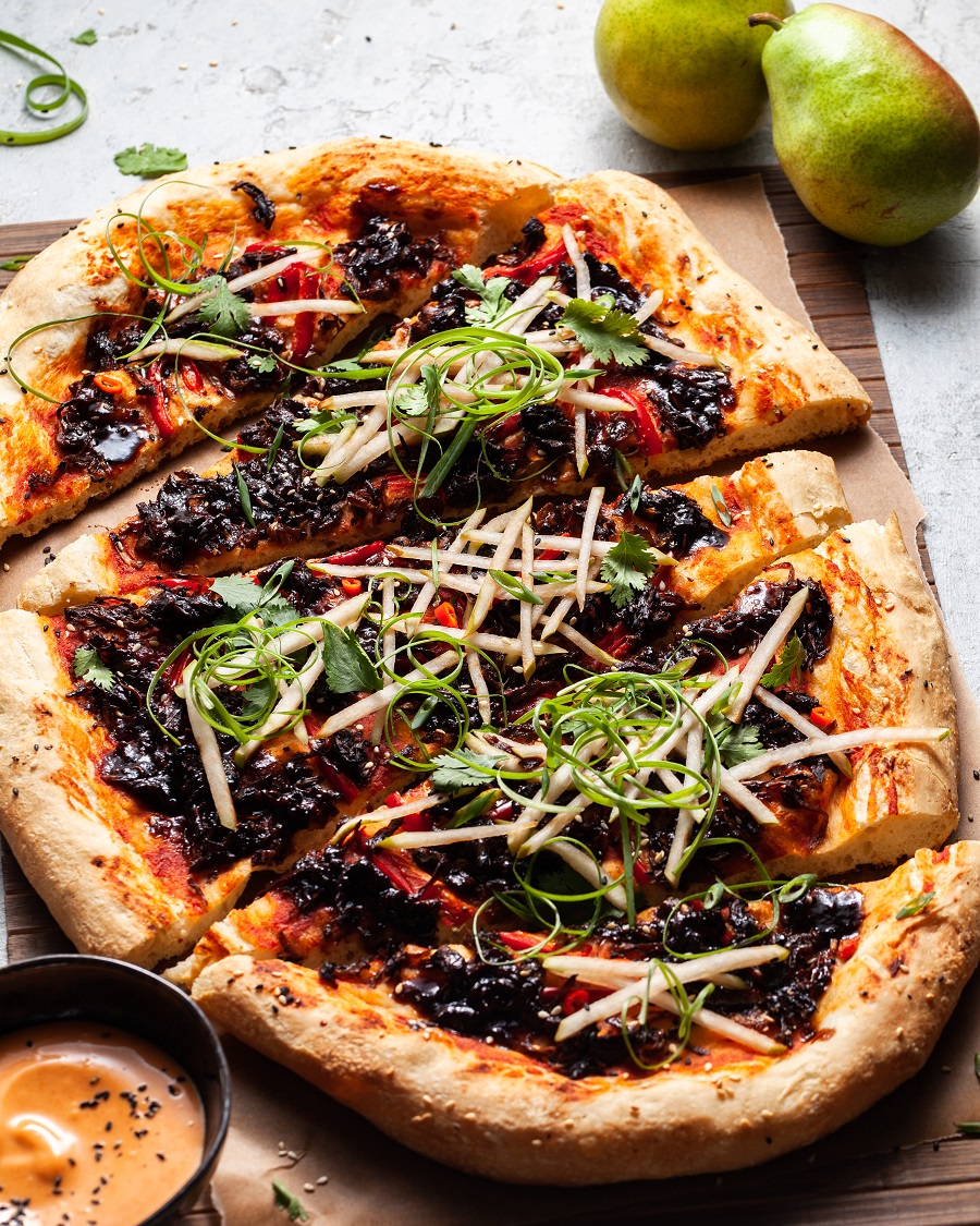 Korean Inspired BBQ Pulled Jackfruit Pizza with Anjou Pears – DelicioUS!
