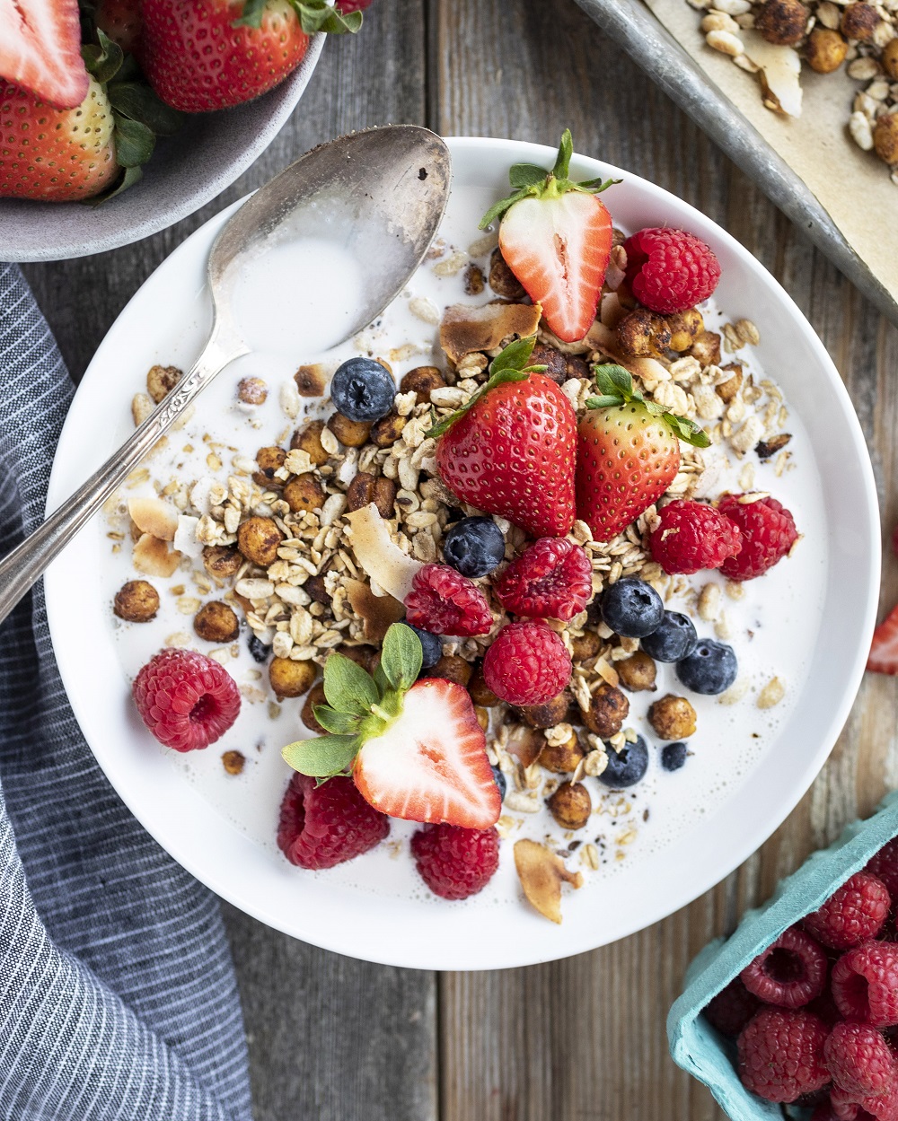 Spiced Almond Butter Chickpea Granola – DelicioUS!