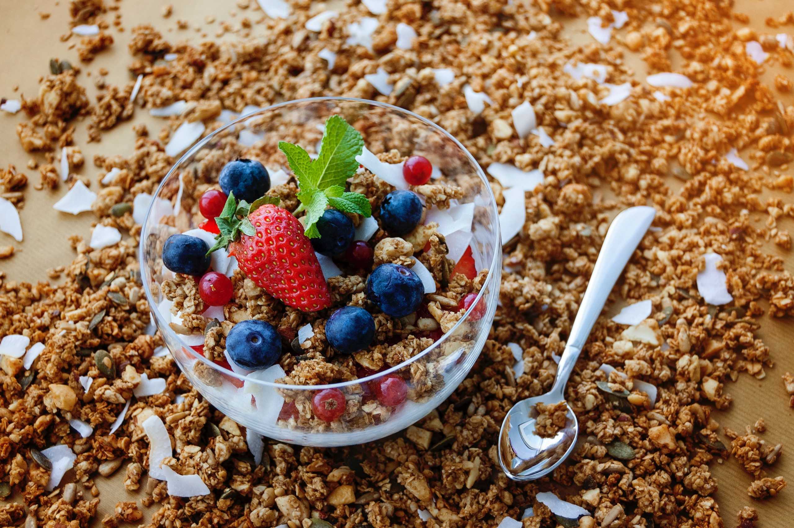 A Granola Guide How to make a delicious and nutritious breakfast DelicioUS!