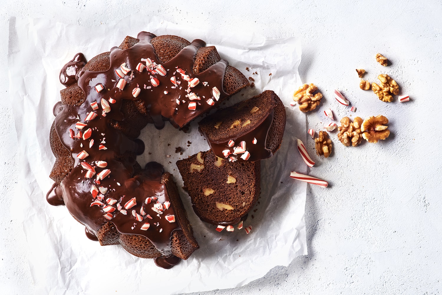 Walnut Chocolate Peppermint Bundt Cake – DelicioUS!