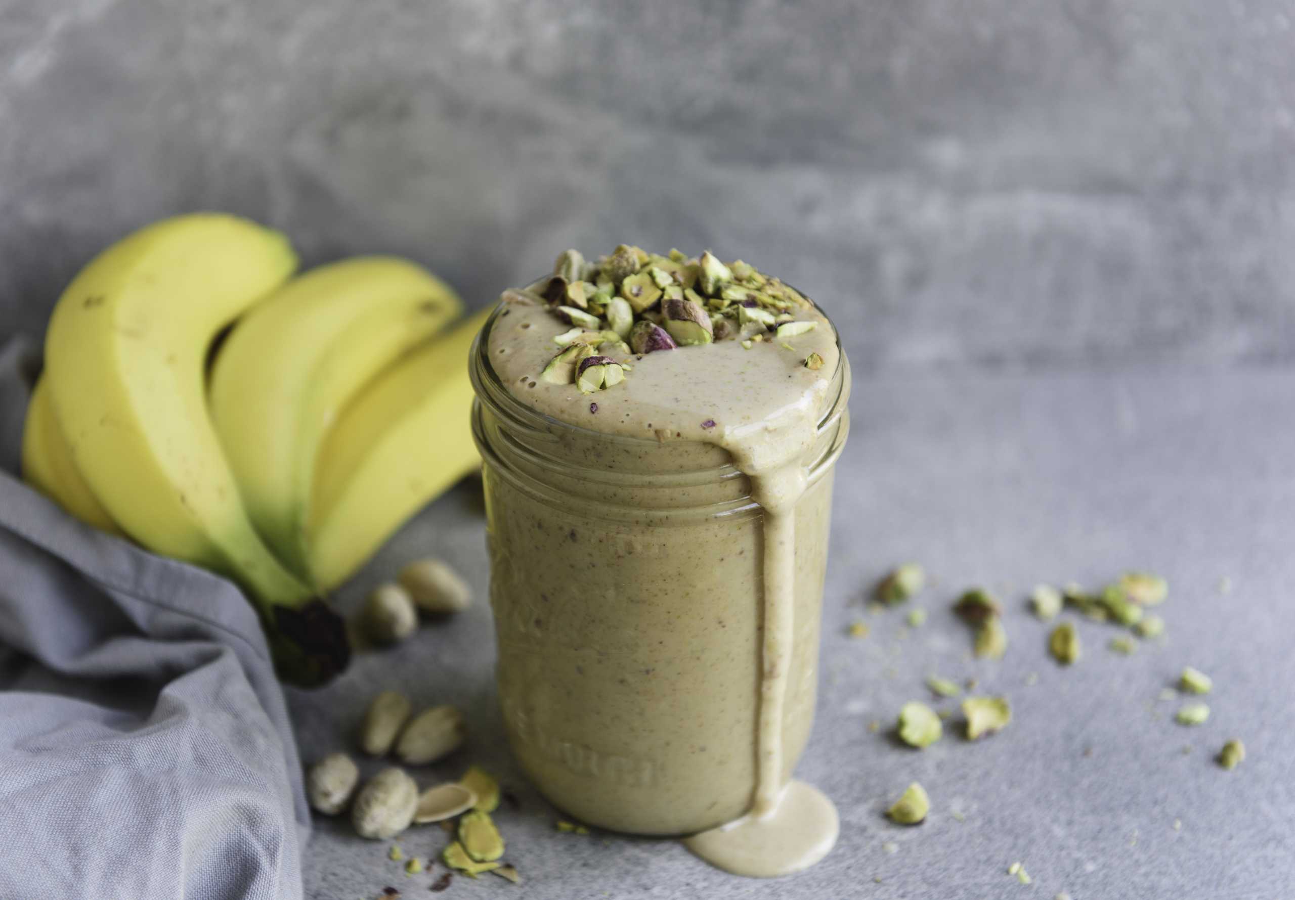 Banana Peanut Butter Smoothie with Pistachios – DelicioUS!