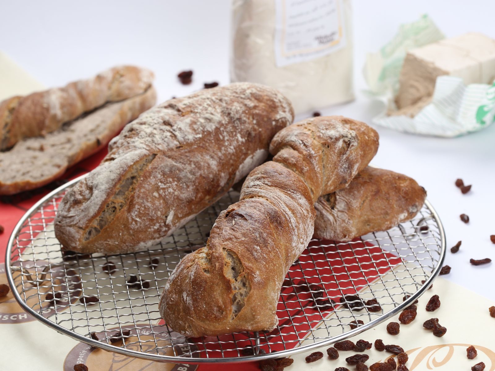 Raisin Walnut Crustis – DelicioUS!