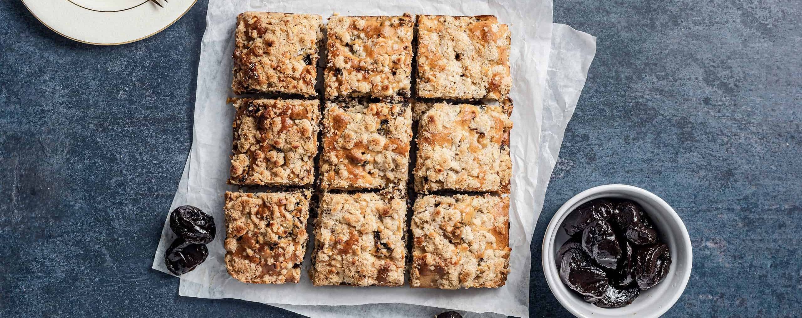 Almond Crumble Coffee Cake – DelicioUS!