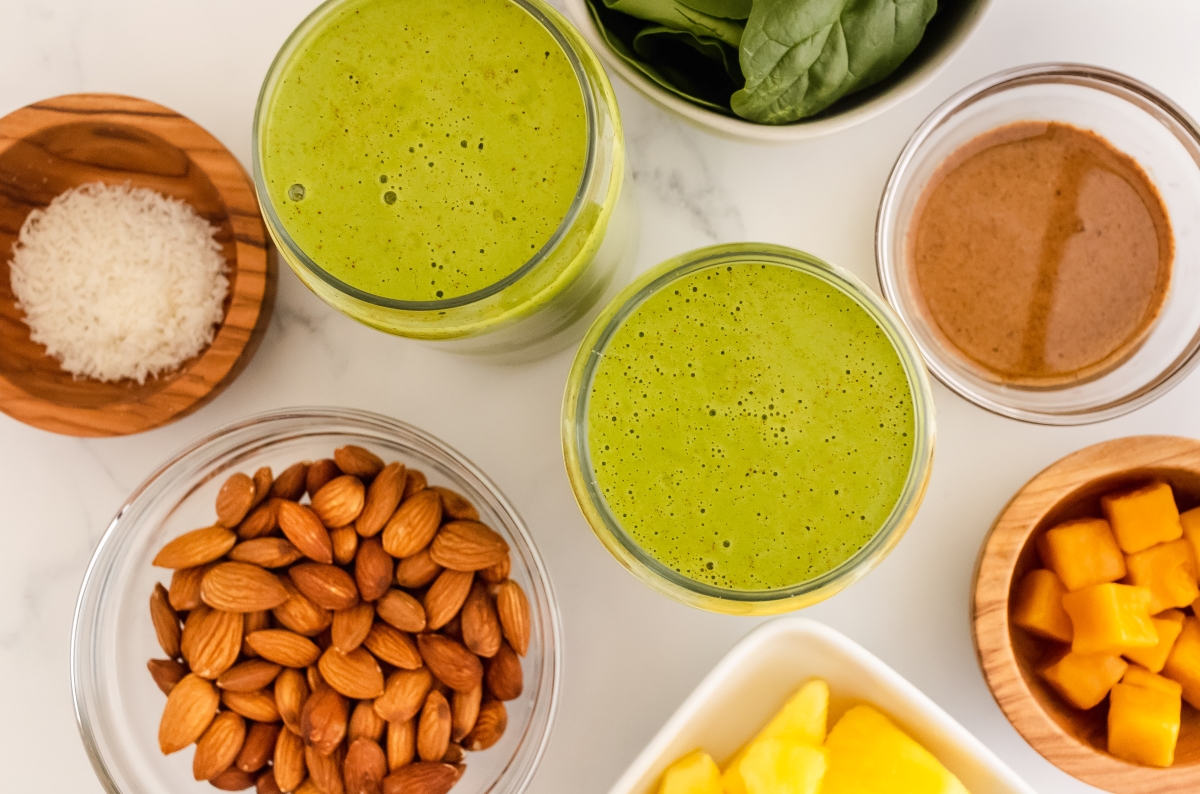 Tropical Almond Smoothie – DelicioUS!