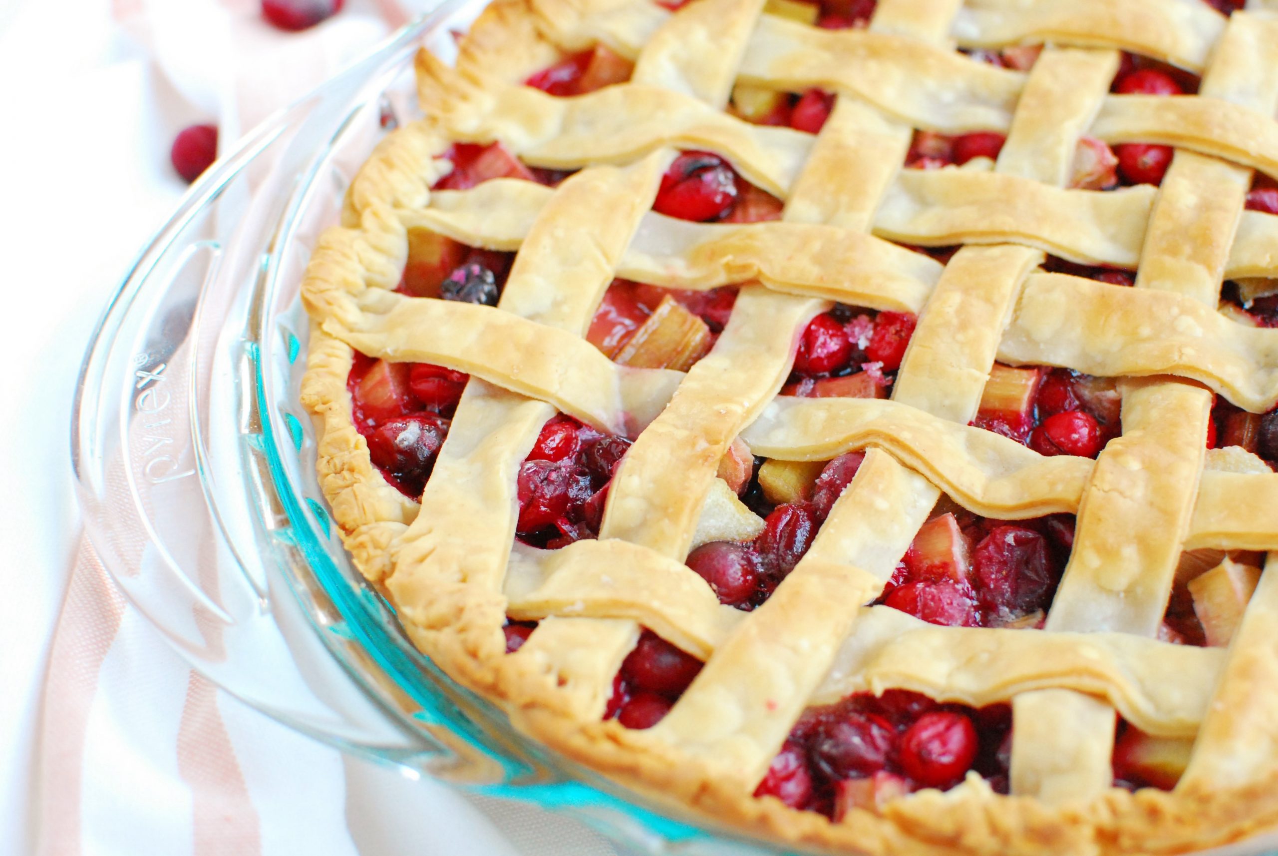 Cranberry Rhubarb Pie – DelicioUS!
