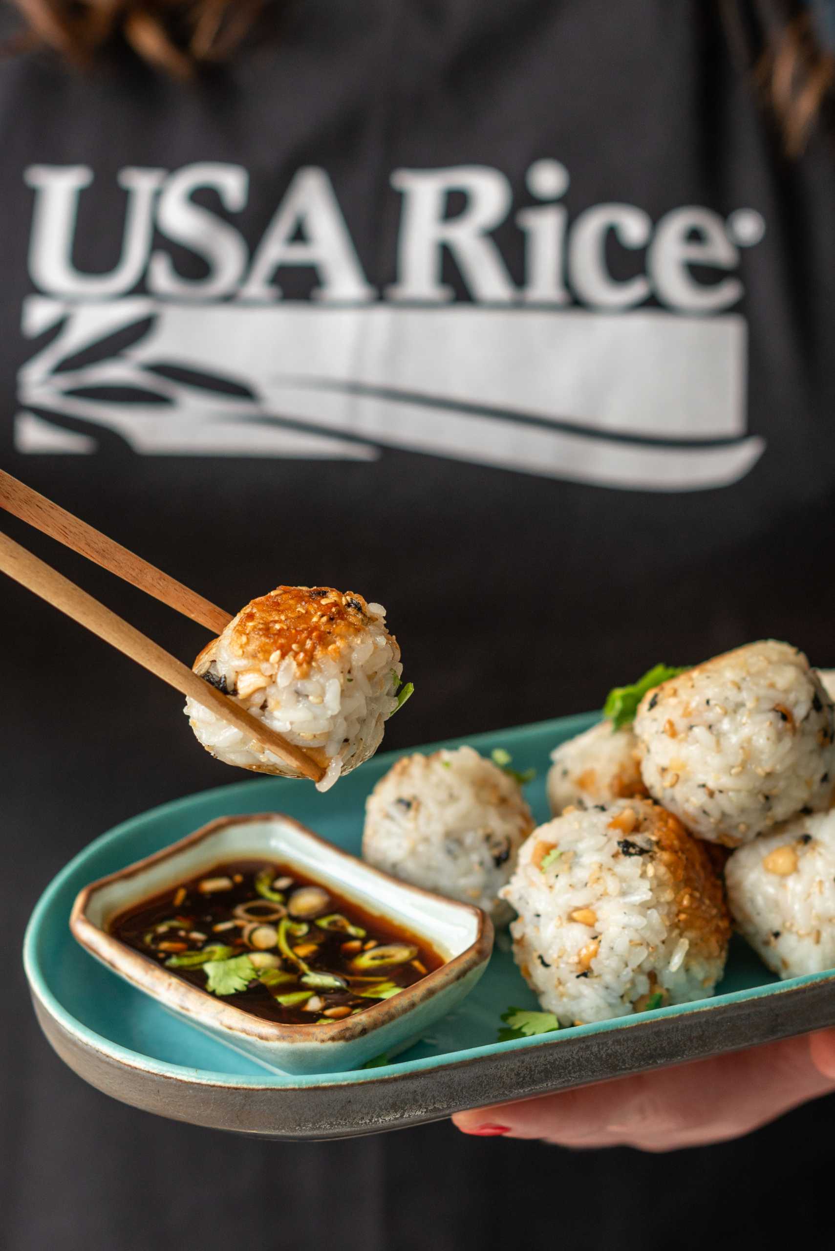 Onigiri – Japanese rice balls with peanuts – DelicioUS!