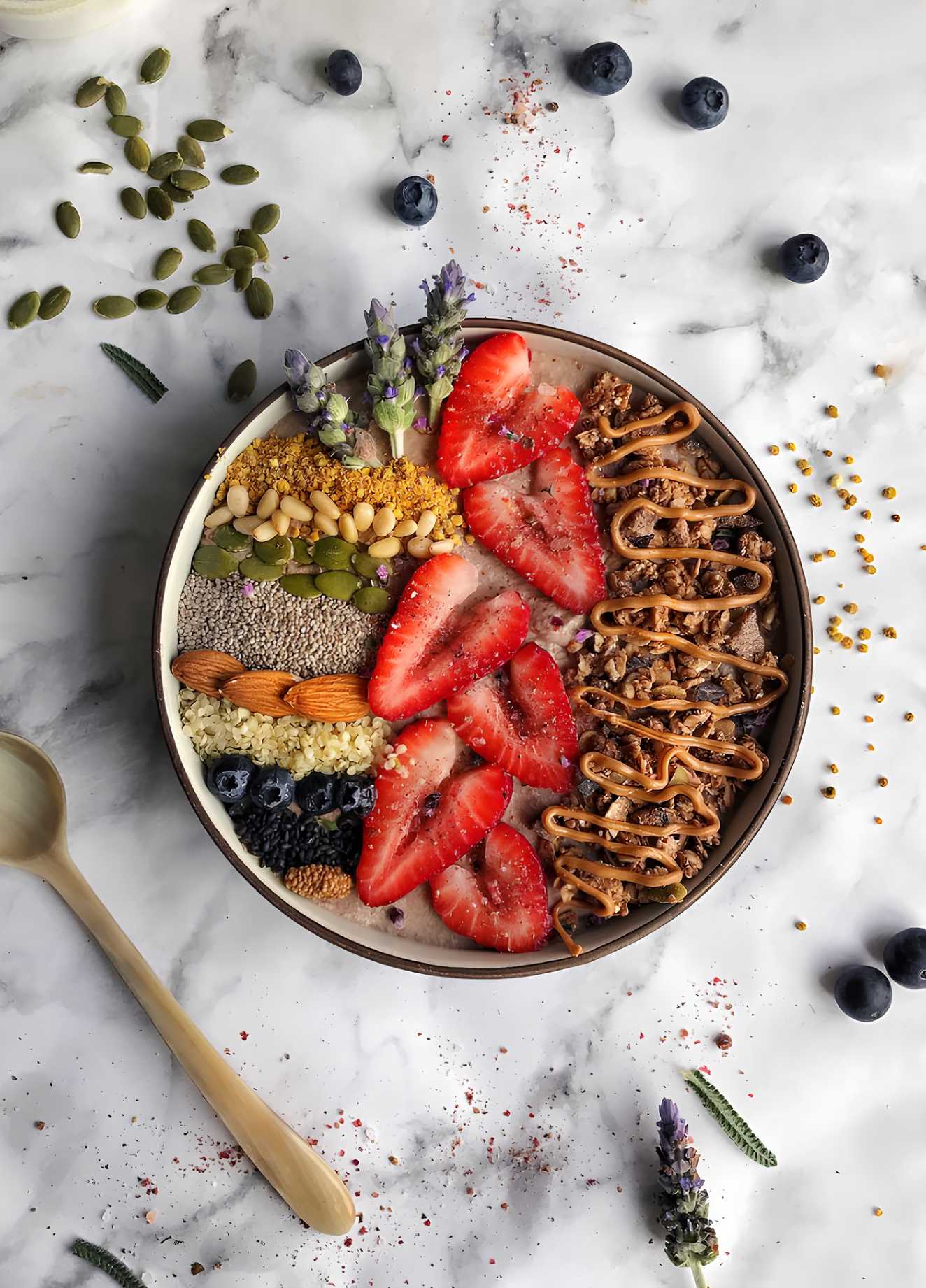 White Chocolate Smoothie Bowl – DelicioUS!