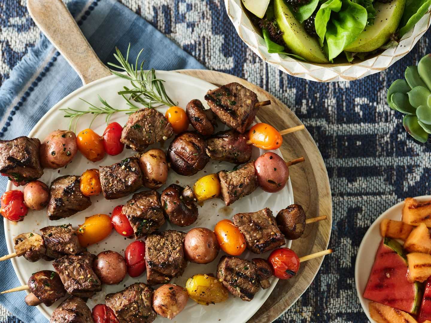 Grilled Sirloin Steak Kabobs with Garlic Rosemary Butter – DelicioUS!